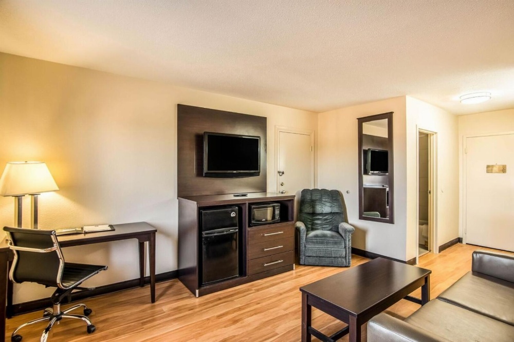 Colby Inn and Suites