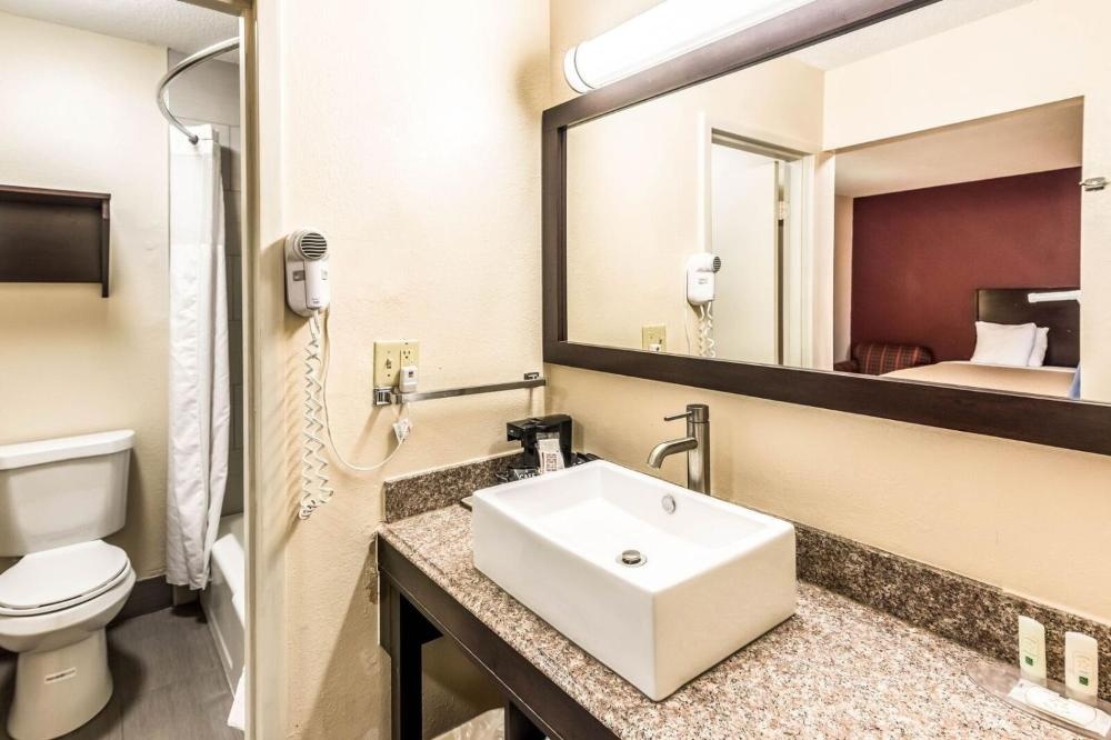 Colby Inn and Suites