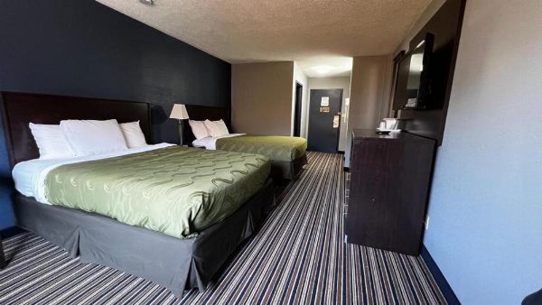Colby Inn and Suites image 12