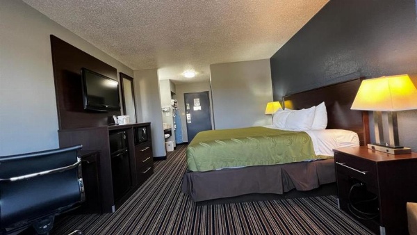 Colby Inn and Suites image 6