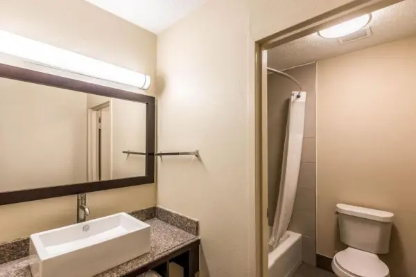 Colby Inn and Suites 9